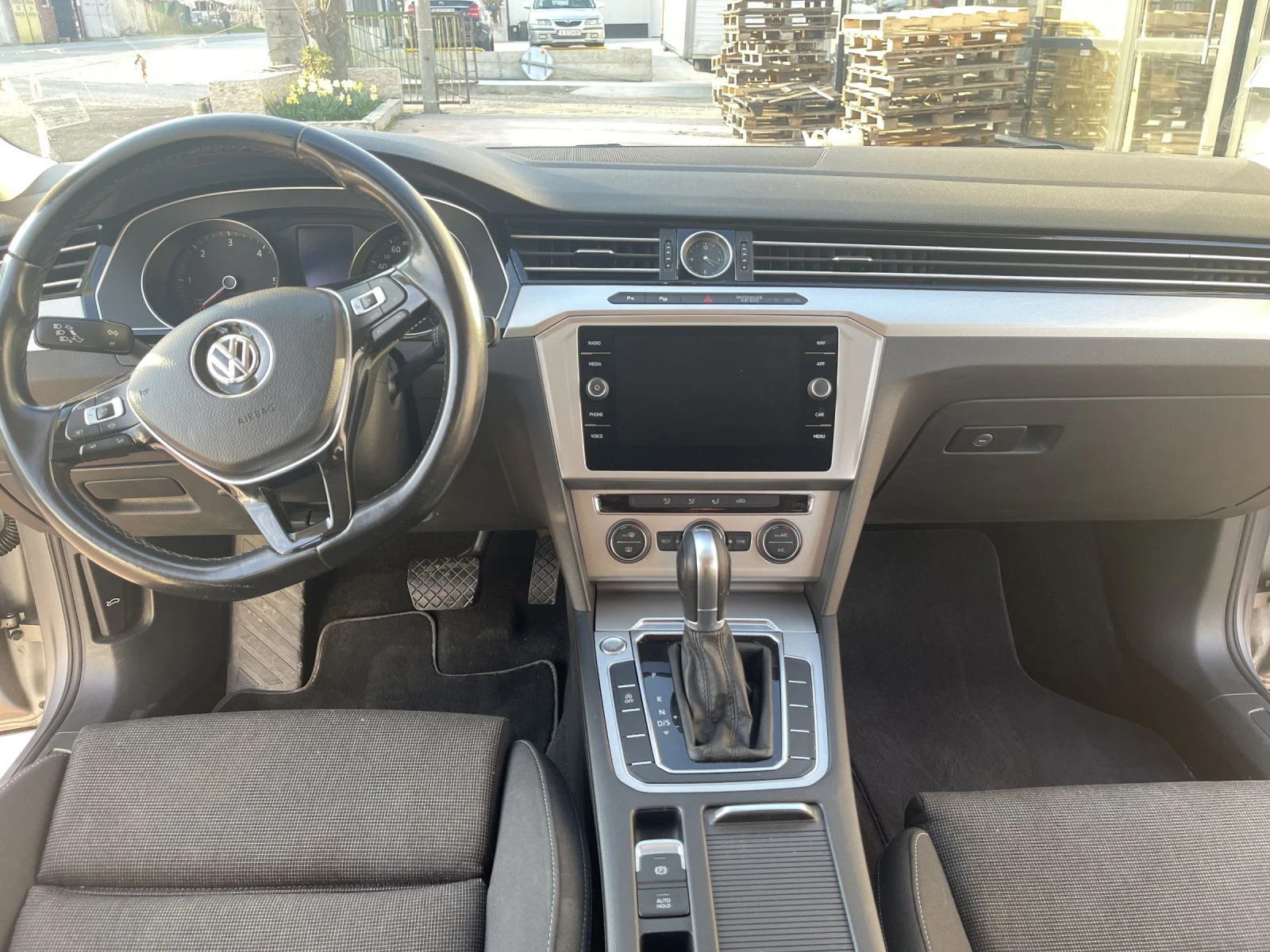 VW Passat NAVI* AVTOMAT* DISTRONIC* LIZING*  - изображение 9