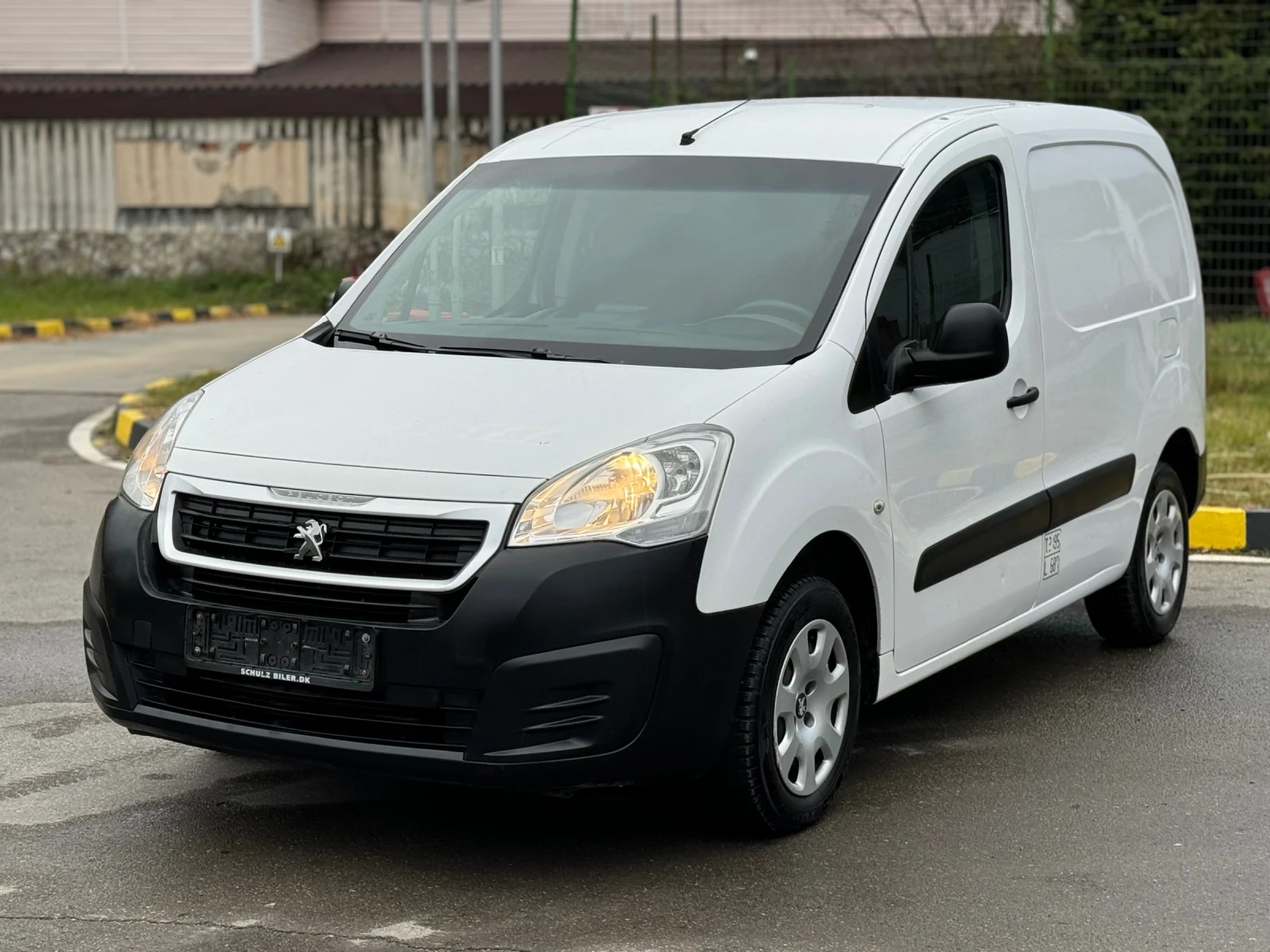 Peugeot Partner 1.6HDI Навигация* EURO 6* Климатик - изображение 4