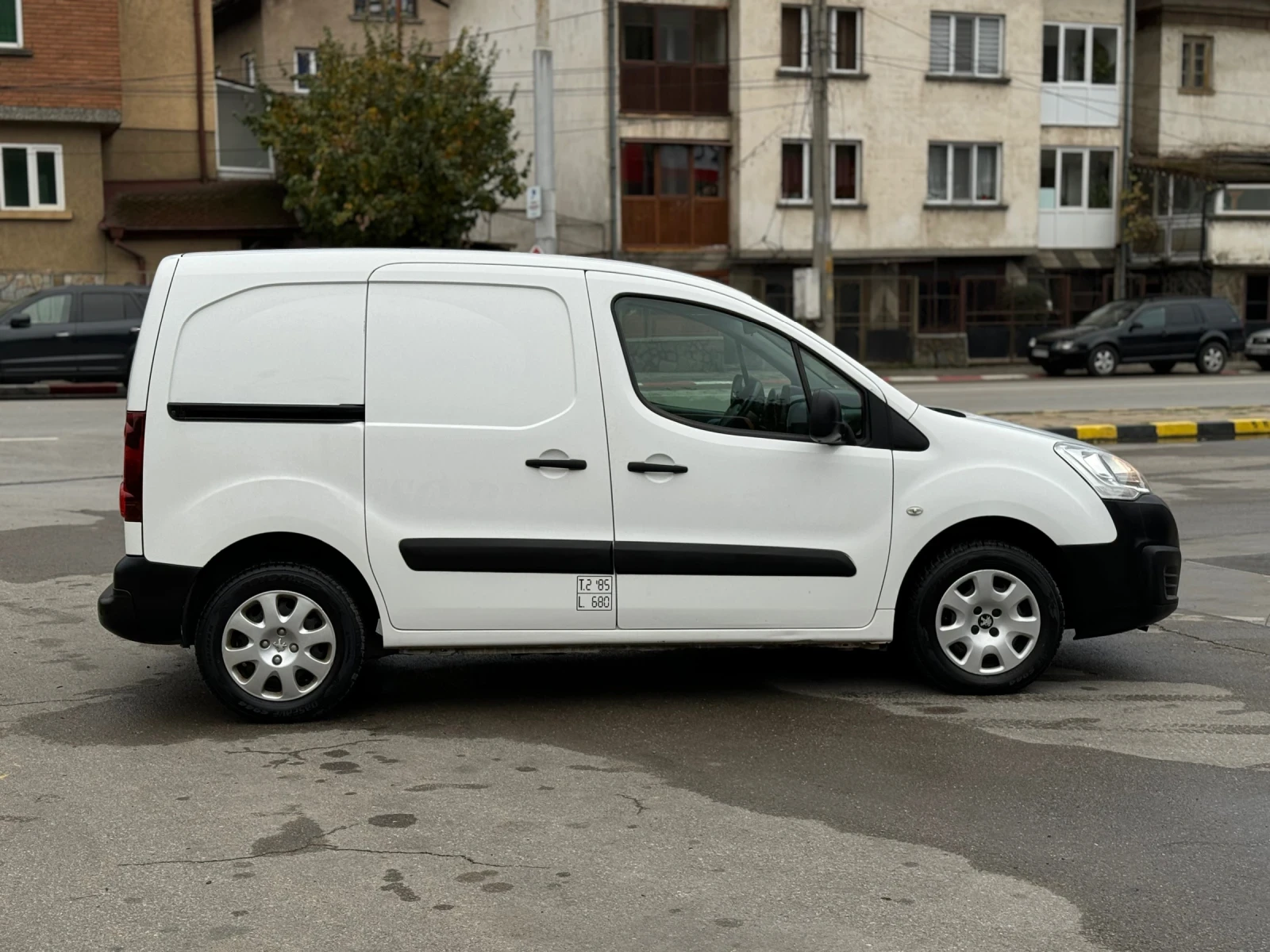 Peugeot Partner 1.6HDI Навигация* EURO 6* Климатик - изображение 9