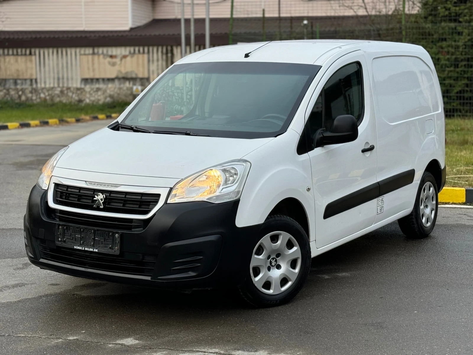 Peugeot Partner 1.6HDI Навигация* EURO 6* Климатик - изображение 2