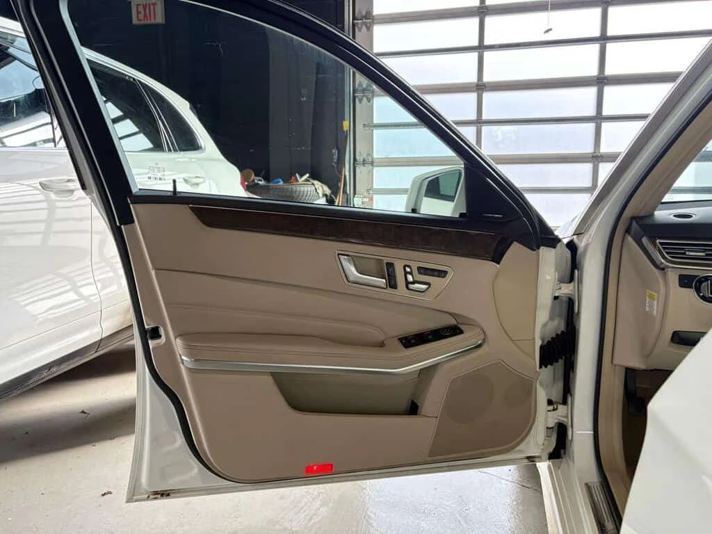 Mercedes-Benz E 350 * 4dr Sdn 4MATIC* NO ACCDT* 9 DEALER SRVCE RCRD! * | Mobile.bg � ����������� 12