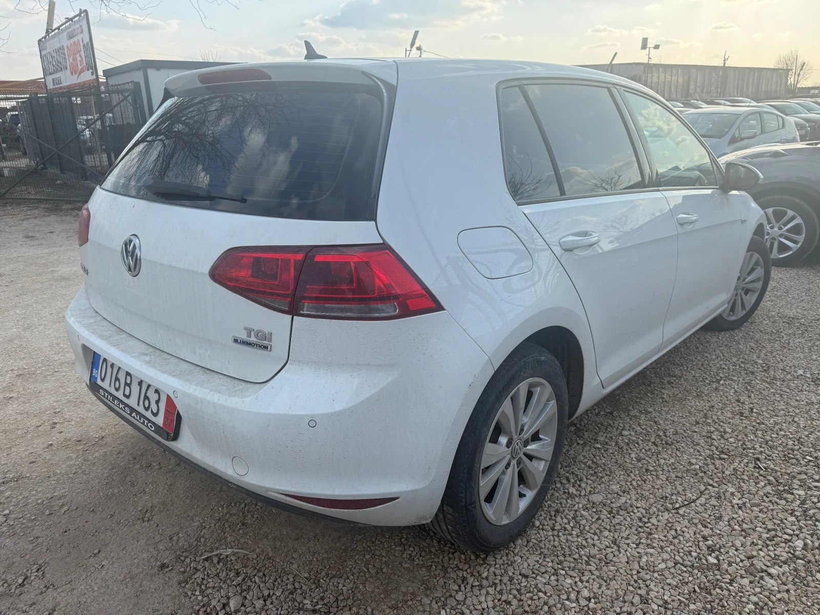 VW Golf  CNG-АВТОМАТИК, снимка 4 - Автомобили и джипове - 54070078