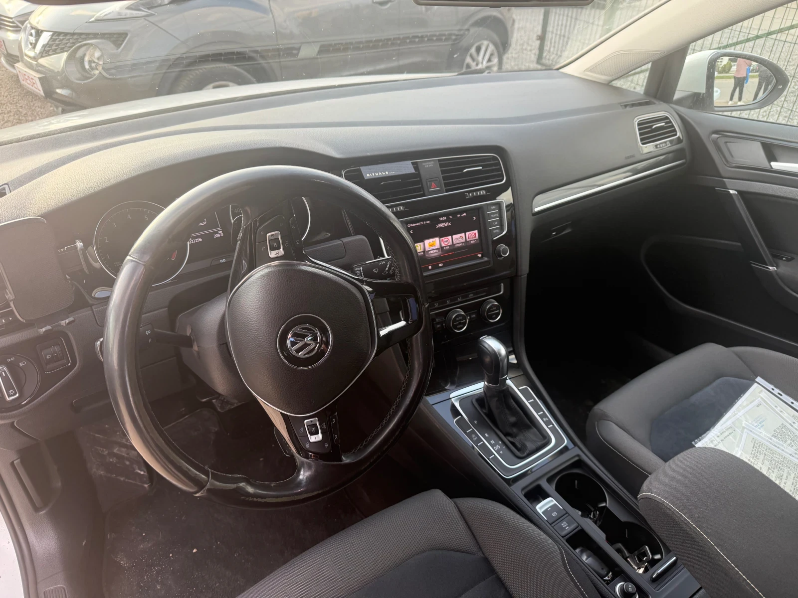 VW Golf  CNG-АВТОМАТИК, снимка 10 - Автомобили и джипове - 54070078