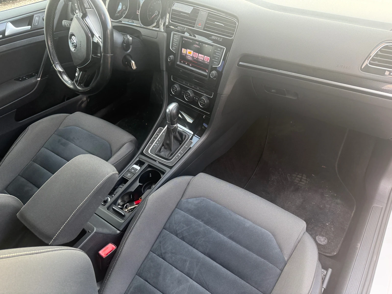 VW Golf  CNG-АВТОМАТИК, снимка 8 - Автомобили и джипове - 54070078