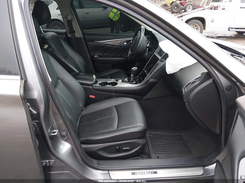 Infiniti Q50 3.7l Premium, снимка 5 - Автомобили и джипове - 54141589