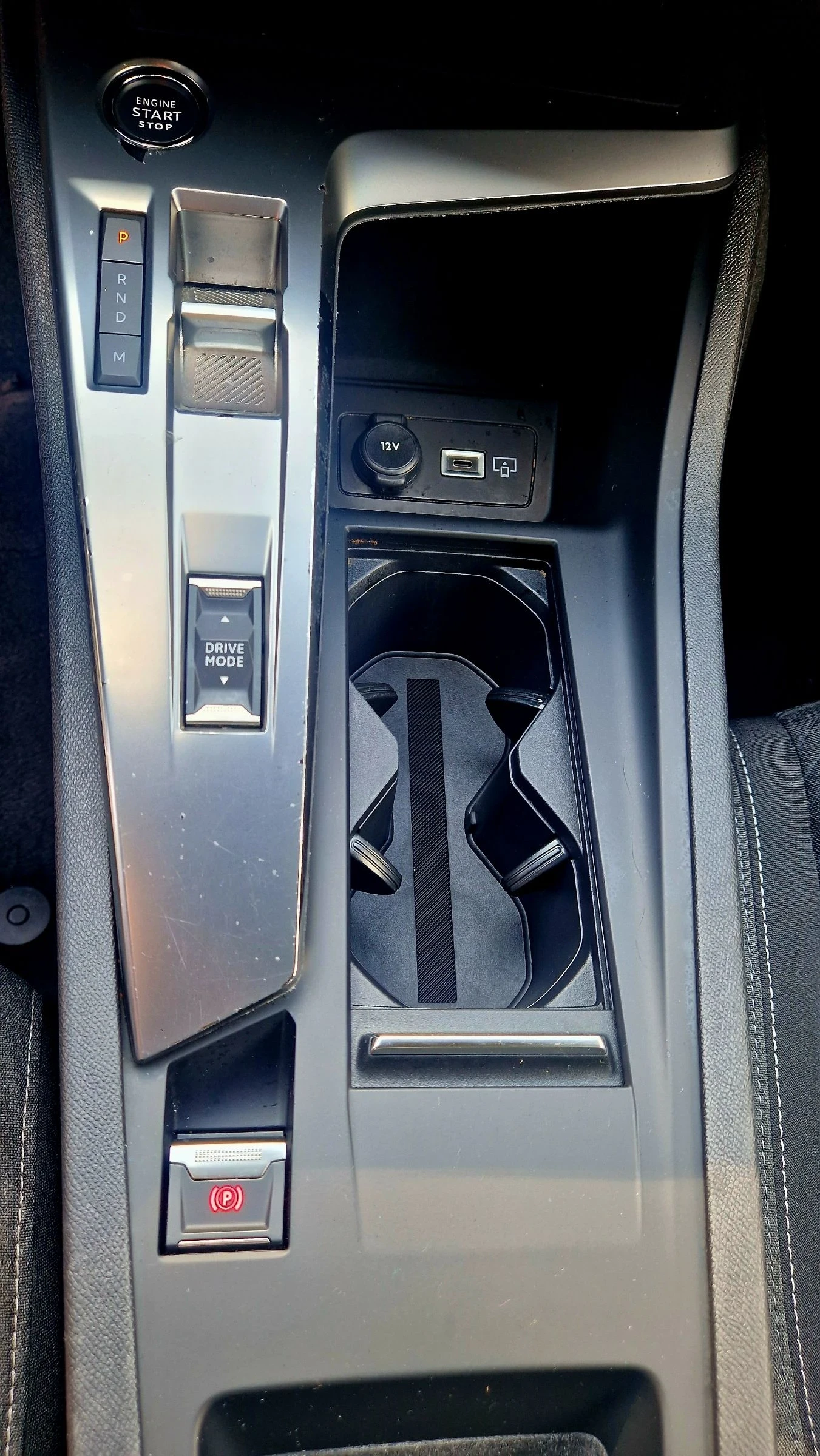 Peugeot 308 1.2 Active Pack EU6.4, снимка 16 - Автомобили и джипове - 54373603