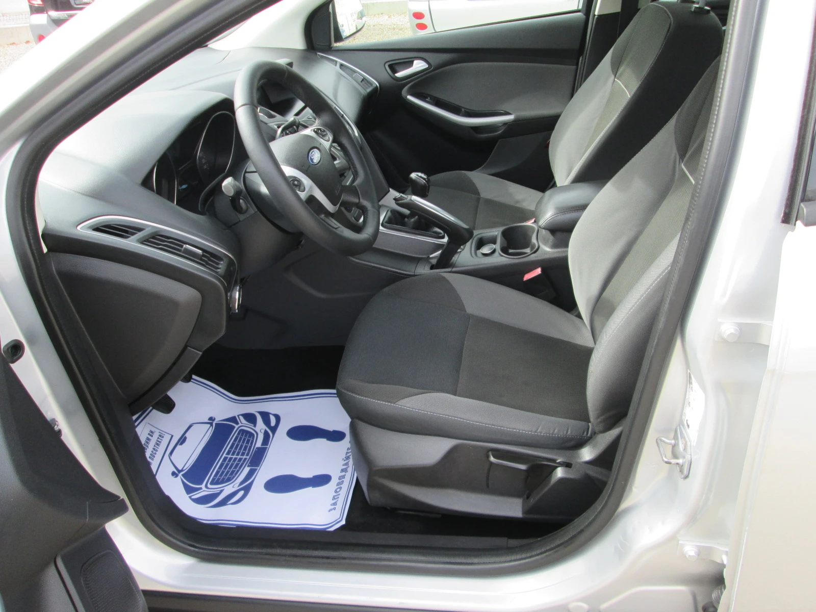 Ford Focus 1.6TDCI-СЕРВИЗНА ИСТОРИЯ, снимка 9 - Автомобили и джипове - 55687284