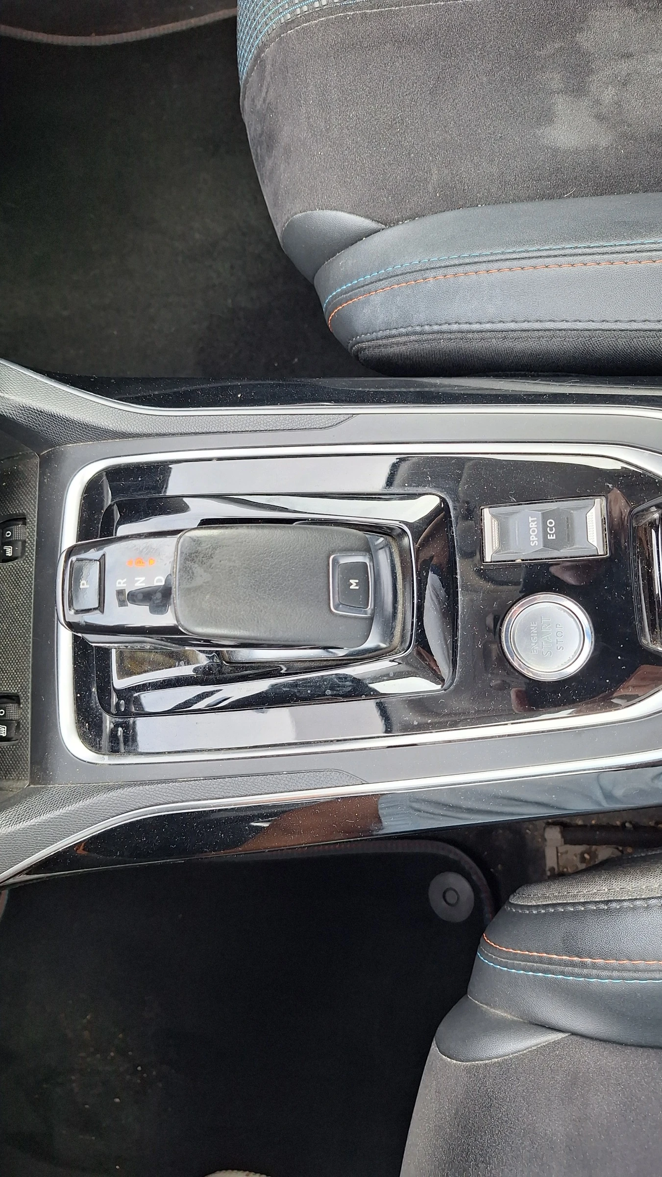 Peugeot 308 1500HDI TECHedition, снимка 15 - Автомобили и джипове - 55947801