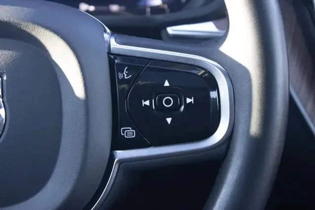 Volvo XC60 / B5 Plus Dark / AWD / Mild-Hybrid / CARFAX / , снимка 12 - Автомобили и джипове - 53285480