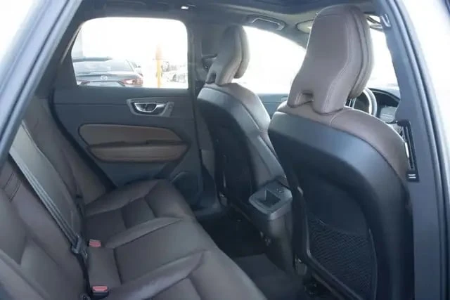 Volvo XC60 / B5 Plus Dark / AWD / Mild-Hybrid / CARFAX / , снимка 17 - Автомобили и джипове - 53285480