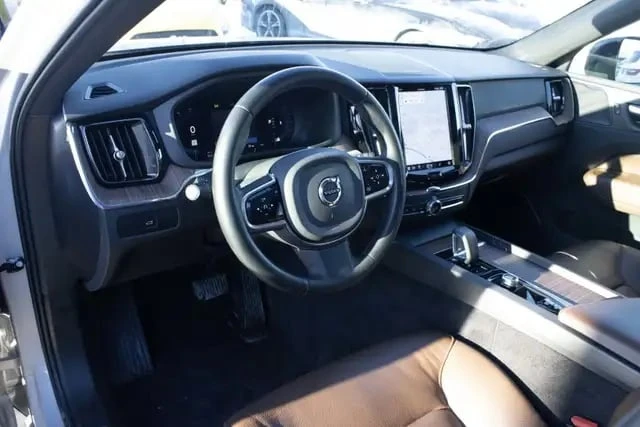 Volvo XC60 / B5 Plus Dark / AWD / Mild-Hybrid / CARFAX / , снимка 9 - Автомобили и джипове - 53285480