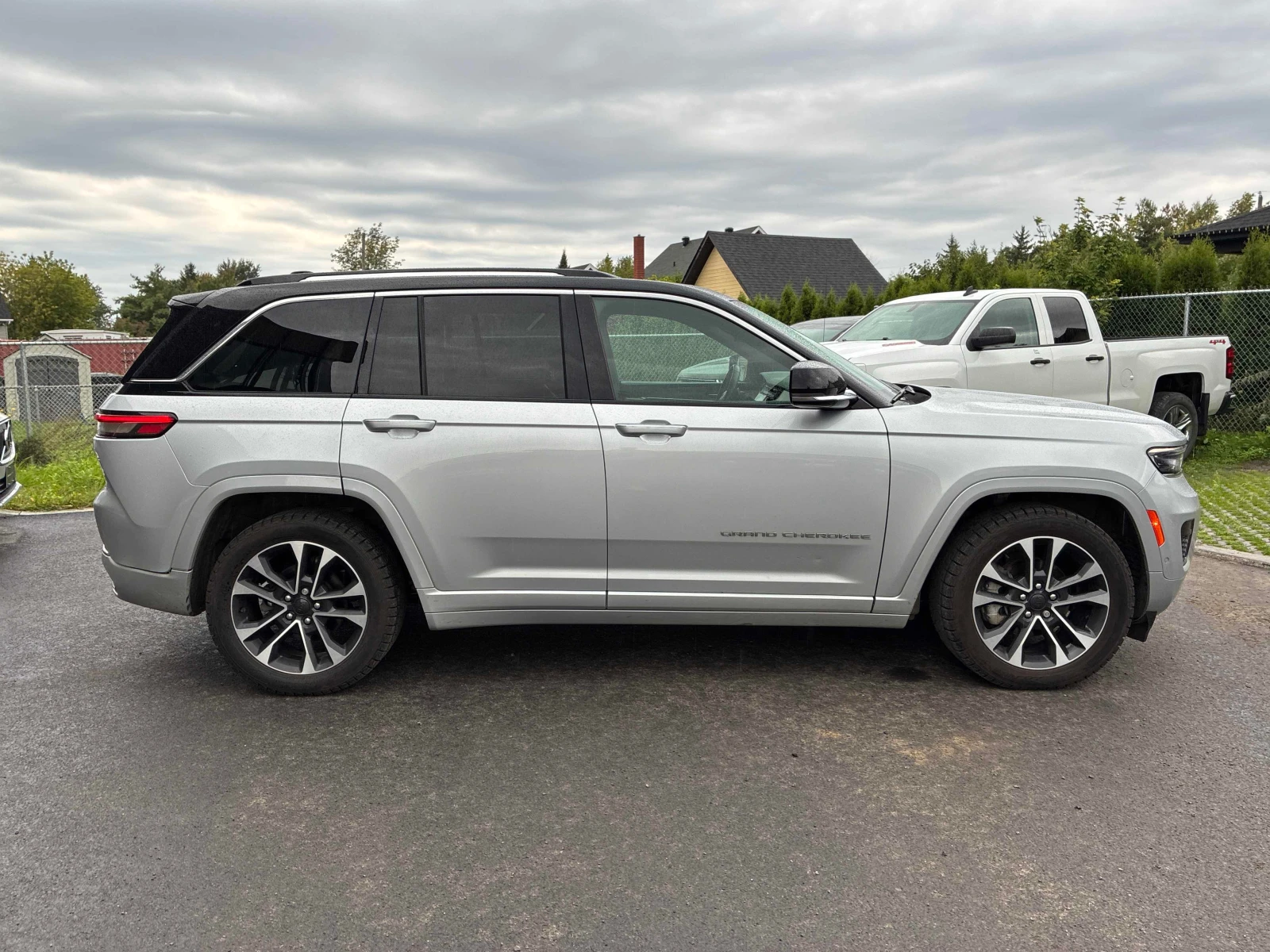 Jeep Grand cherokee Overland | CARFAX | БЕЗ ИНЦИДЕНТИ, снимка 4 - Автомобили и джипове - 56076342