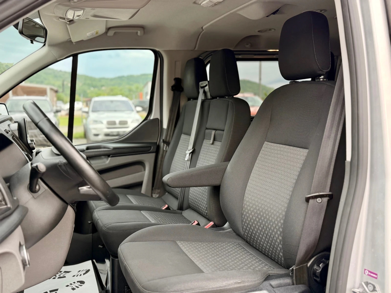 Ford Transit Custom 2.0D  * Дълга База *  * 8+ 1 Места * * Климатроник, снимка 15 - Бусове и автобуси - 54654367
