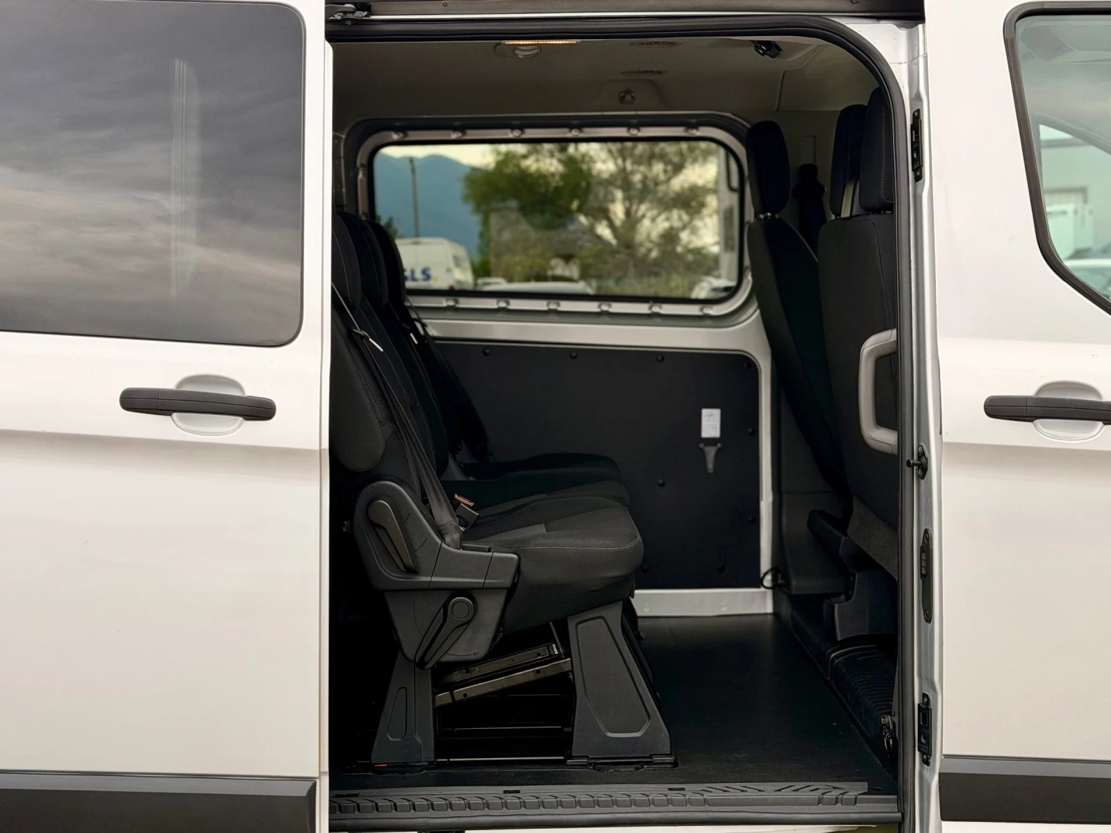 Ford Transit Custom 2.0D  * Дълга База *  * 8+ 1 Места * * Климатроник, снимка 11 - Бусове и автобуси - 54654367