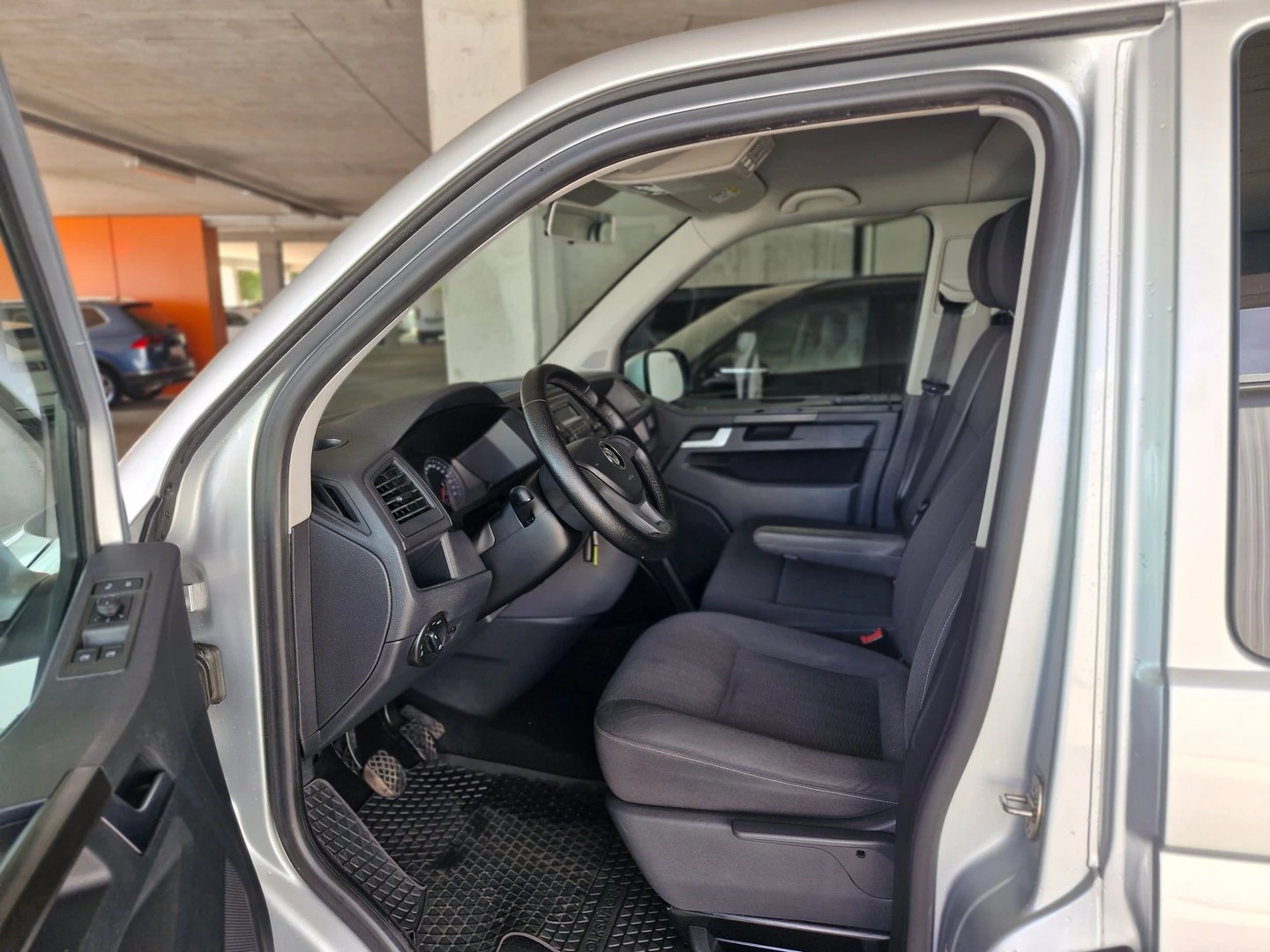 VW Caravelle, снимка 6 - Бусове и автобуси - 56421020