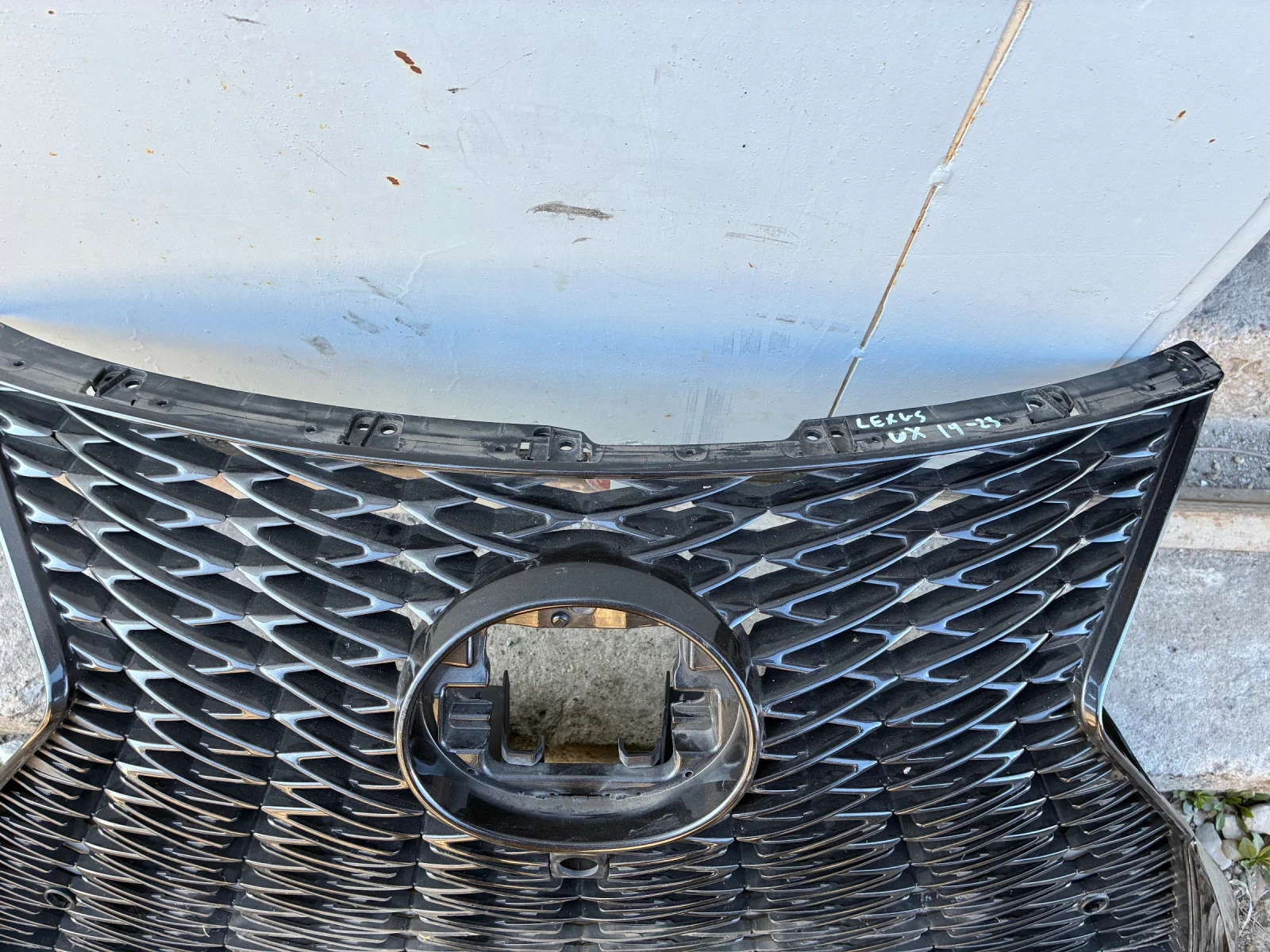 Предна решетка Lexus UX200, UX250H. F-Sport. 19-24г. 53101-76350/70. Оригинална. Лексус УХ. , снимка 2 - Части - 53782845