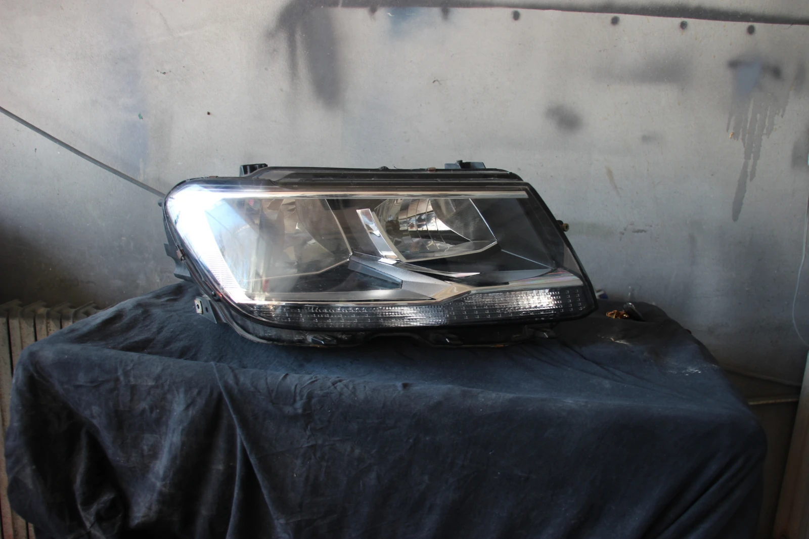 ДЕСЕН ФАР ЗА ТИГУАН 2019 г. VW TIGUAN , снимка 2 - Части - 54111445