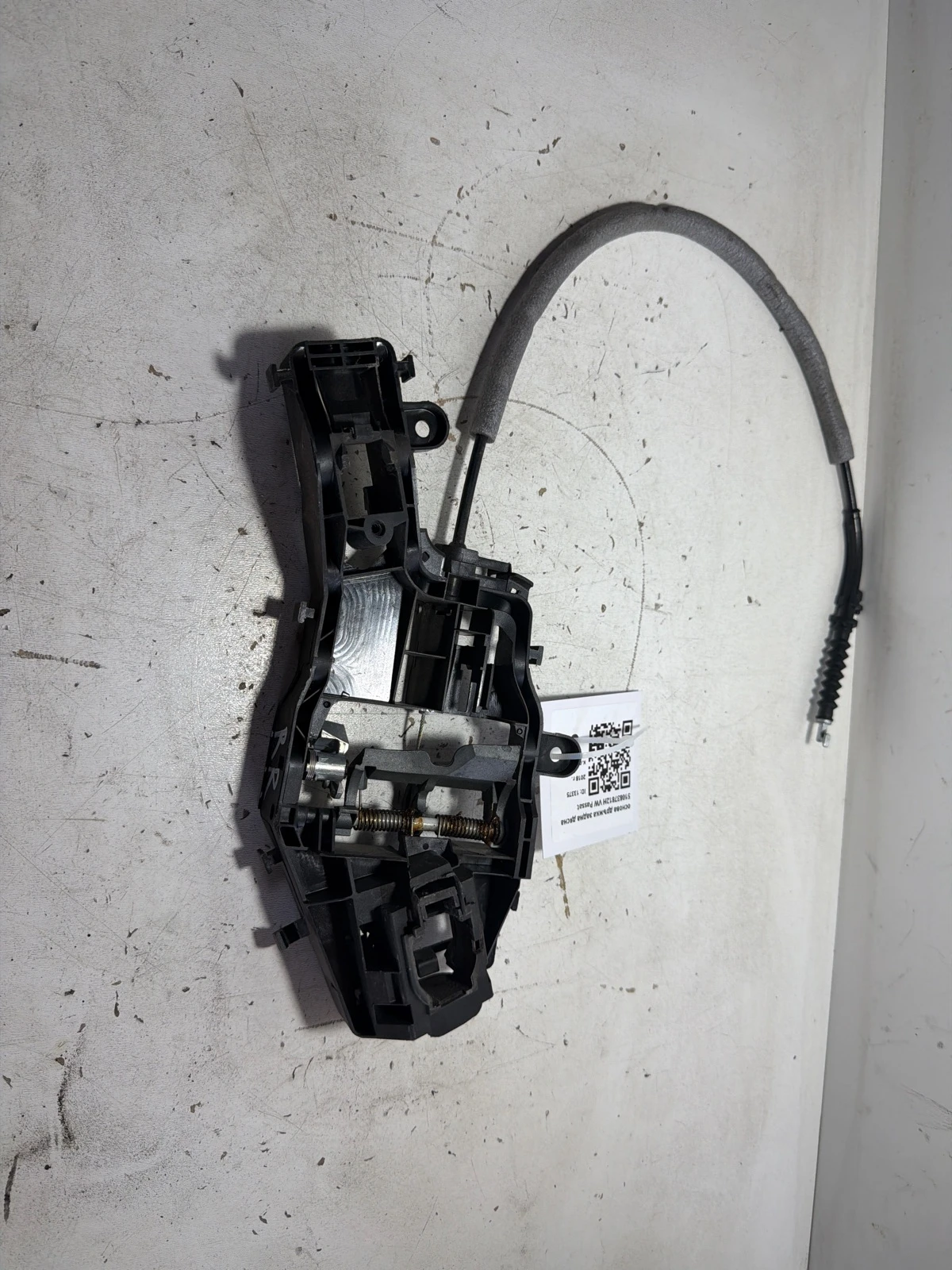 основа дръжка задна дясна 510837812H VW Passat