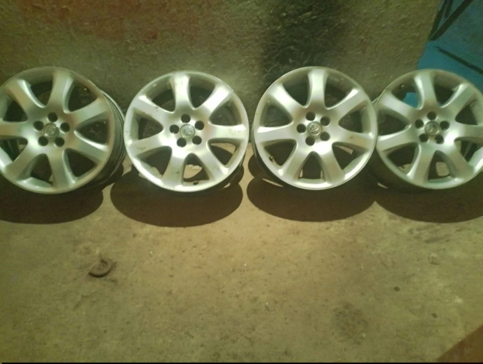 Джанти за Toyota Avensis, снимка 2 - Гуми и джанти - 56330423
