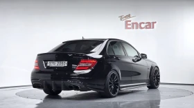 Mercedes-Benz C 63 AMG CARBON* КОЖА* ПОДГРЕВ* ПАНОРАМА* КАМЕРИ, снимка 2