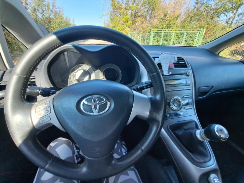 Toyota Auris, снимка 12 - Автомобили и джипове - 47641711