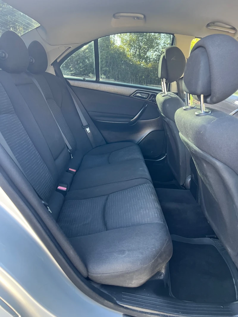 Mercedes-Benz C 220, снимка 7 - Автомобили и джипове - 52358187