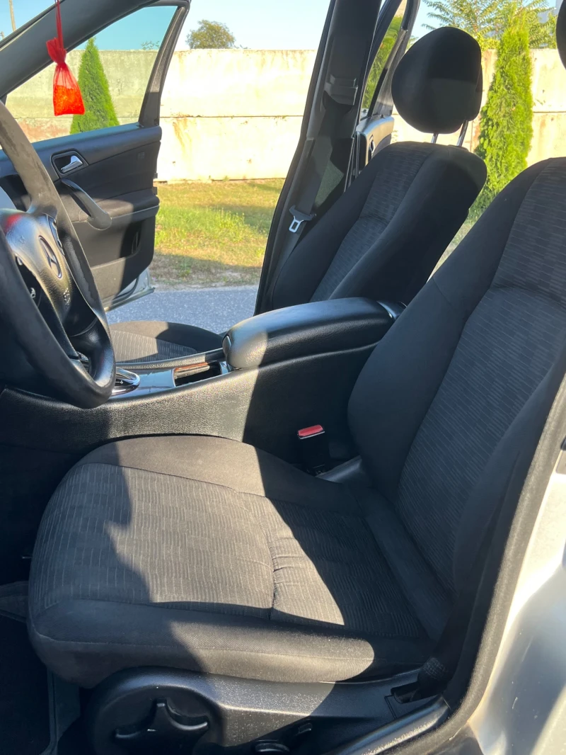 Mercedes-Benz C 220, снимка 3 - Автомобили и джипове - 52358187