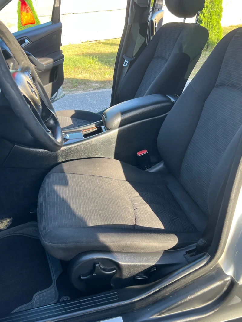 Mercedes-Benz C 220, снимка 4 - Автомобили и джипове - 52358187