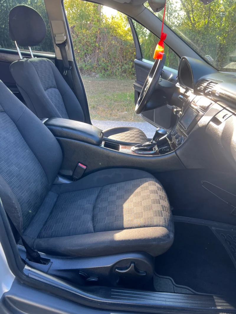 Mercedes-Benz C 220, снимка 6 - Автомобили и джипове - 52358187