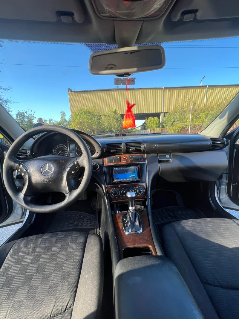 Mercedes-Benz C 220, снимка 2 - Автомобили и джипове - 52358187