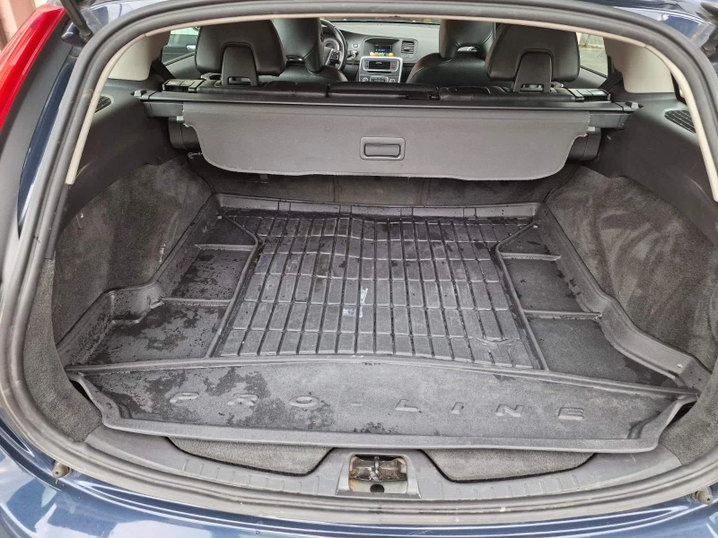 Volvo V60 2.4 D5 AWD, снимка 11 - Автомобили и джипове - 52295094