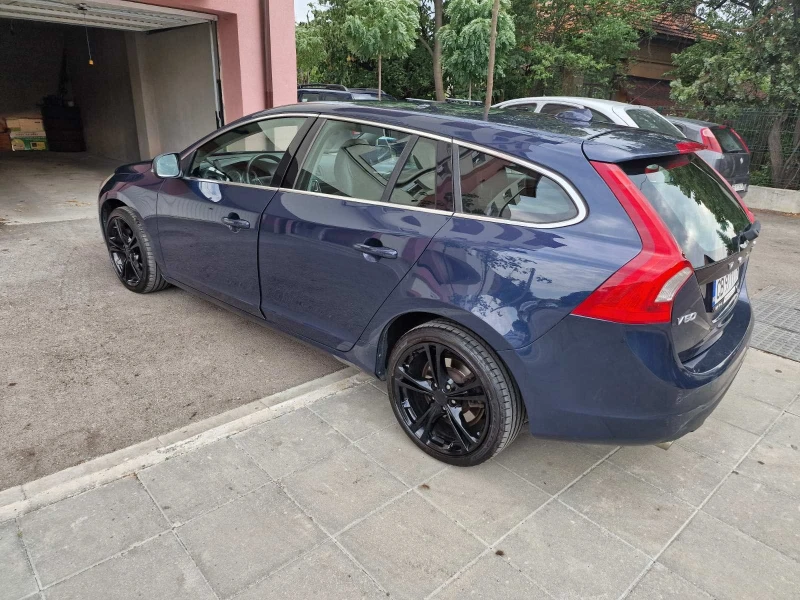 Volvo V60 2.4 D5 AWD, снимка 4 - Автомобили и джипове - 52295094