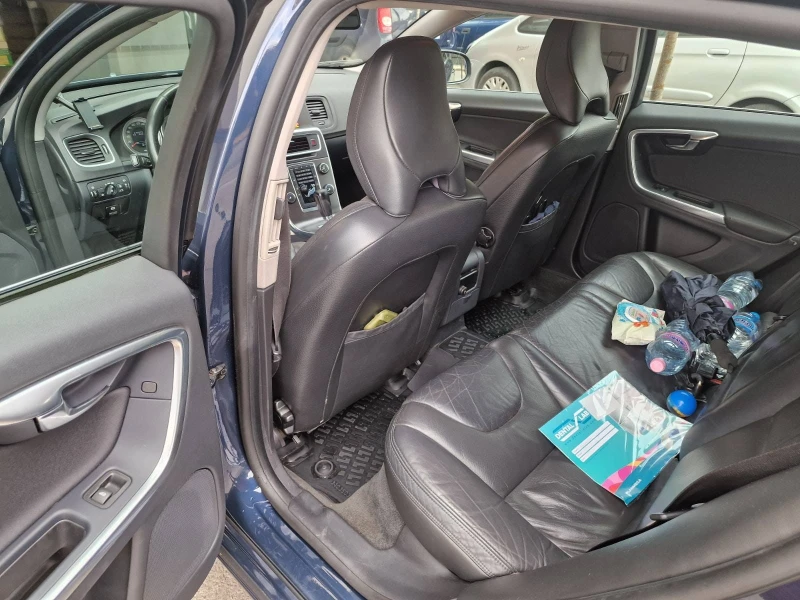 Volvo V60 2.4 D5 AWD, снимка 8 - Автомобили и джипове - 52295094