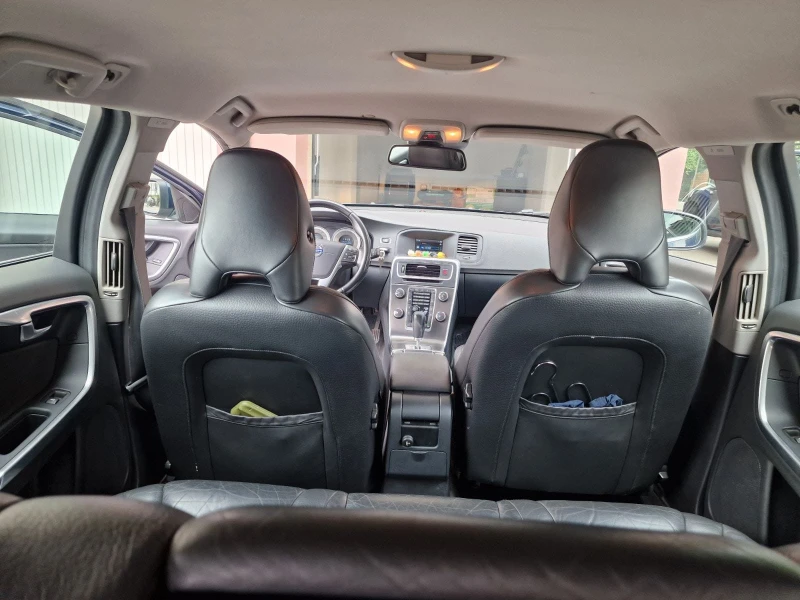 Volvo V60 2.4 D5 AWD, снимка 9 - Автомобили и джипове - 52295094