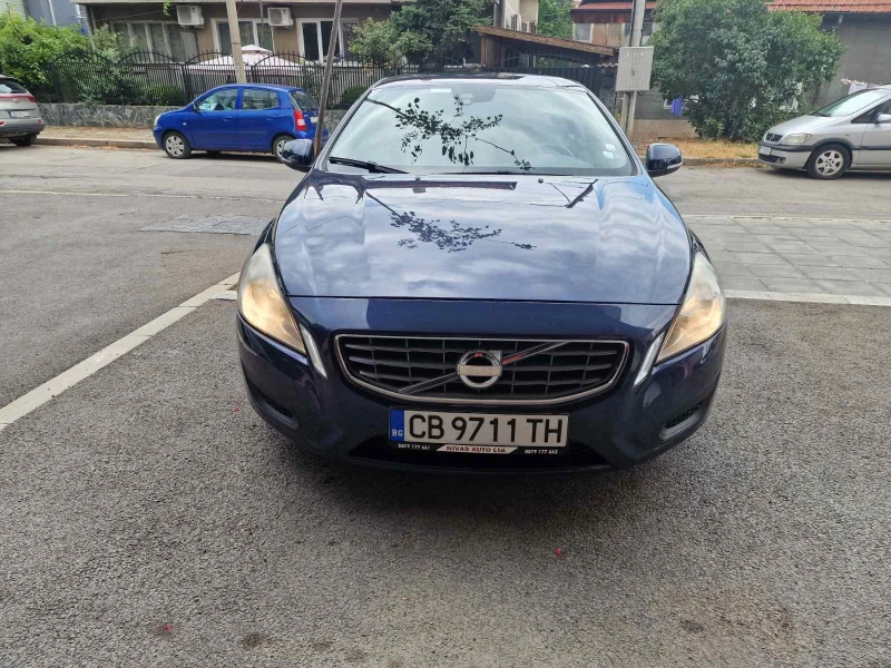 Volvo V60 2.4 D5 AWD, снимка 2 - Автомобили и джипове - 52295094
