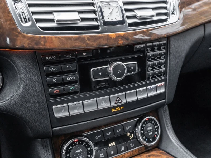 Mercedes-Benz CLS 550 AMG PACK* HARMAN* МАСАЖ* ОБДУХ* KEYLESS, снимка 11 - Автомобили и джипове - 52586145