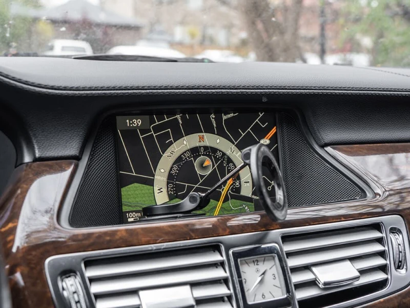 Mercedes-Benz CLS 550 AMG PACK* HARMAN* МАСАЖ* ОБДУХ* KEYLESS, снимка 10 - Автомобили и джипове - 52586145