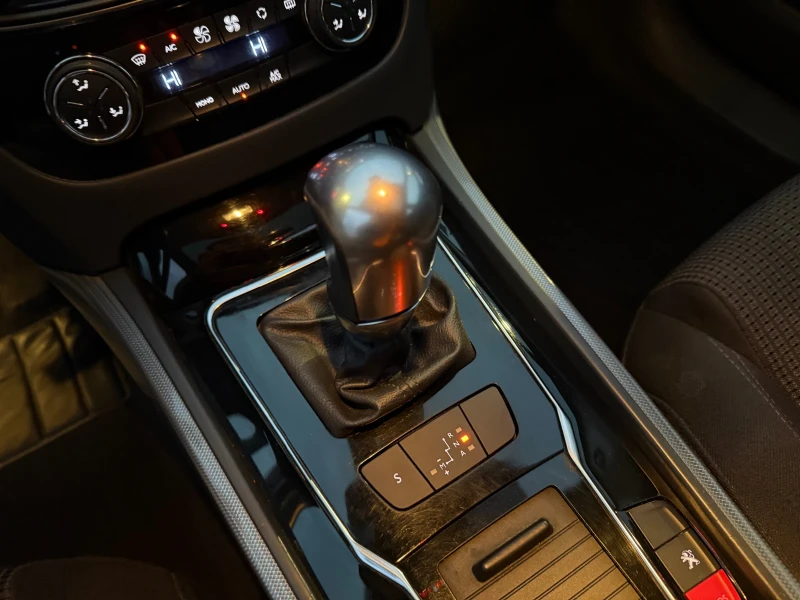 Peugeot 508 1.6e-HDI* ALLURE* AVTOMAT* PANORAMA* NAVI* LED, снимка 13 - Автомобили и джипове - 52594615
