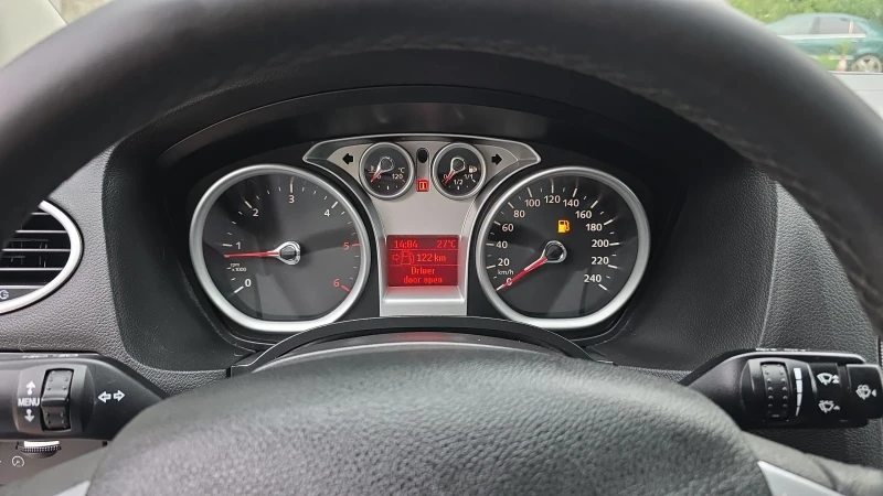 Ford Focus 1.6HDI 109k.c., снимка 15 - Автомобили и джипове - 52724445
