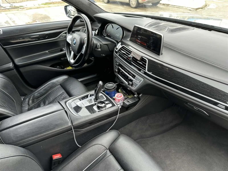 BMW 750 xDrive, снимка 8 - Автомобили и джипове - 53274915