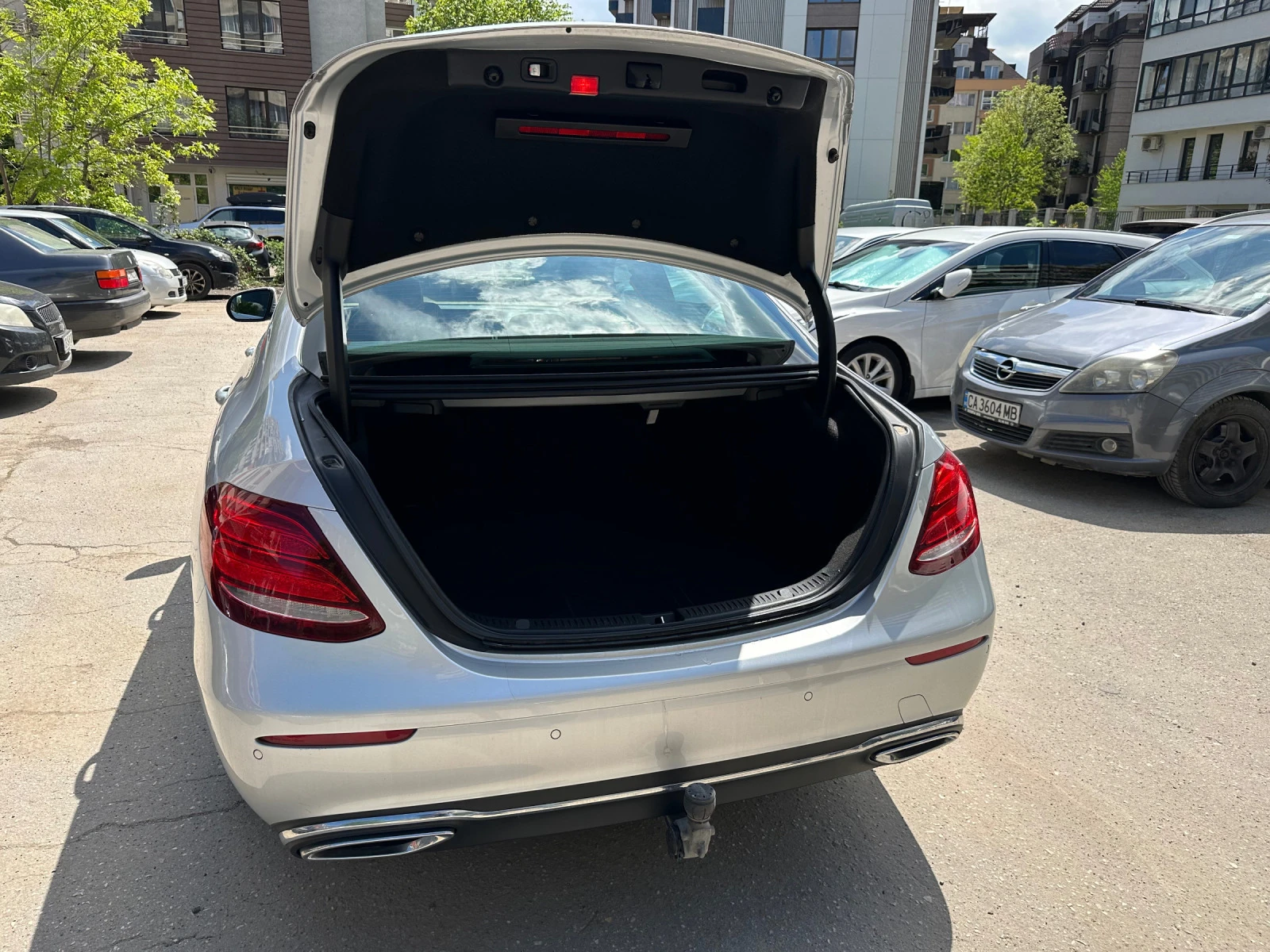 Mercedes-Benz E 220 Avantgarde, 4-matic, ДДС - изображение 6