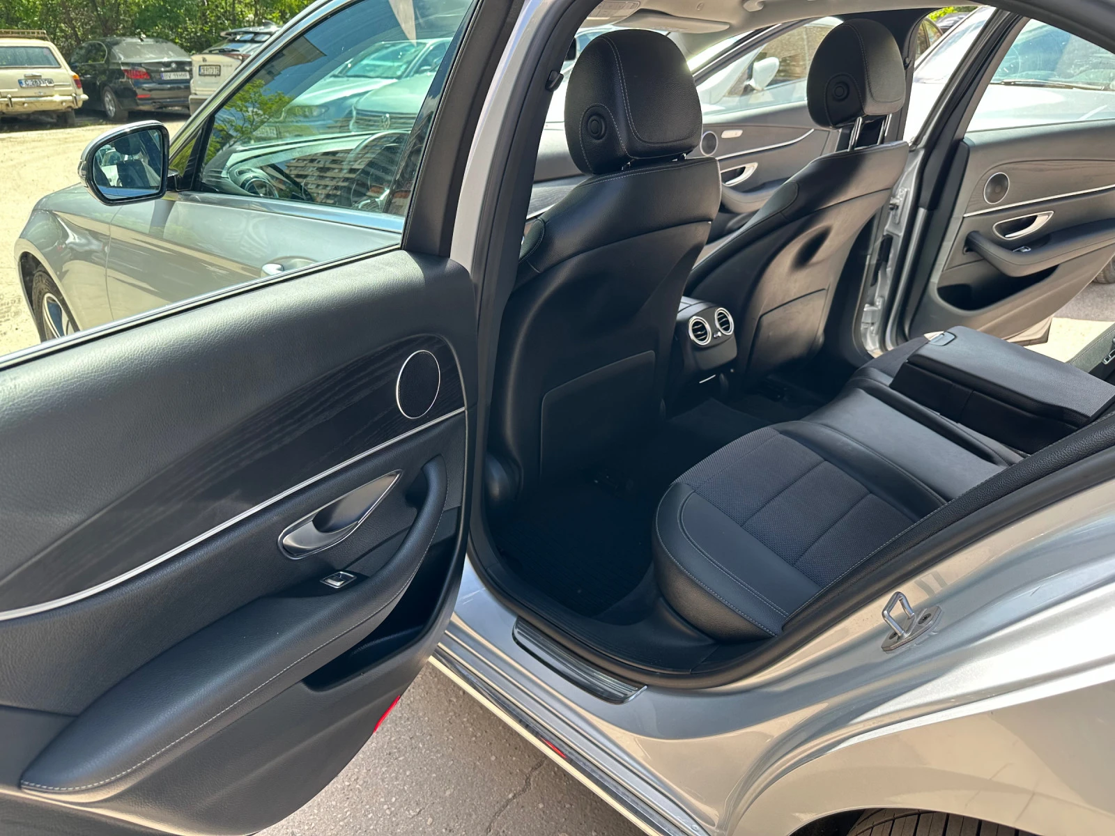 Mercedes-Benz E 220 Avantgarde, 4-matic, ДДС - изображение 7