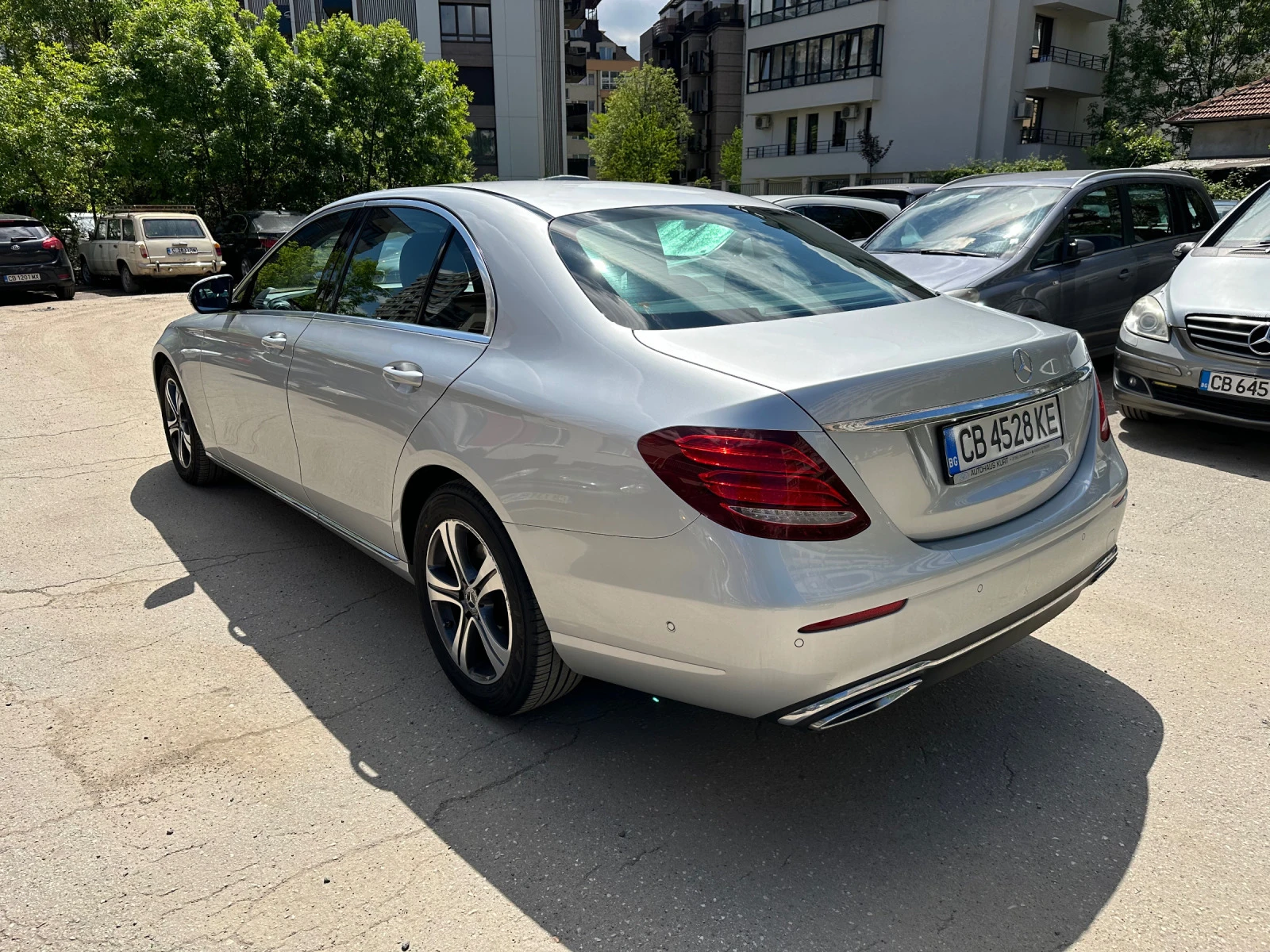 Mercedes-Benz E 220 Avantgarde, 4-matic, ДДС - изображение 4