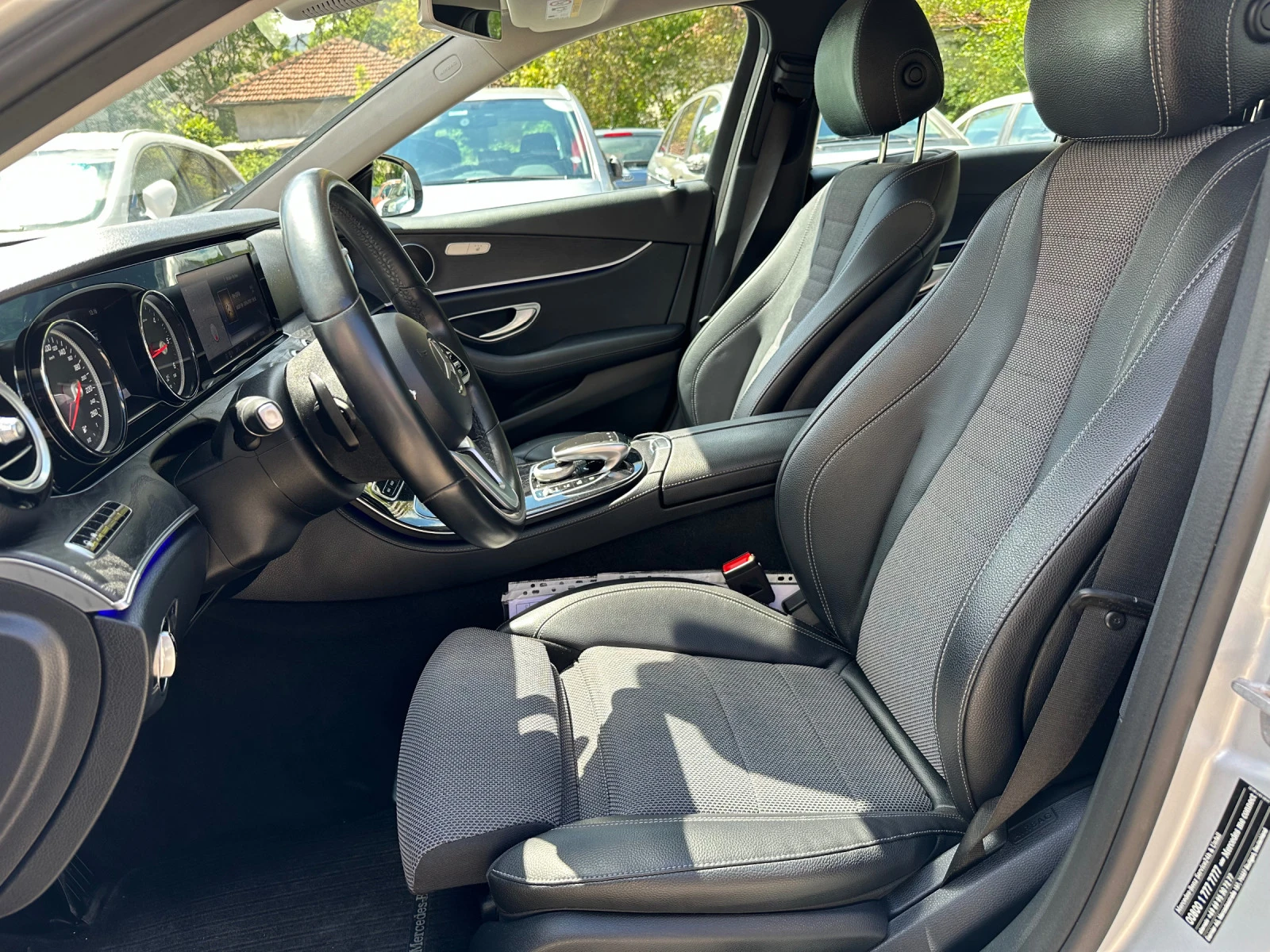 Mercedes-Benz E 220 Avantgarde, 4-matic, ДДС - изображение 9
