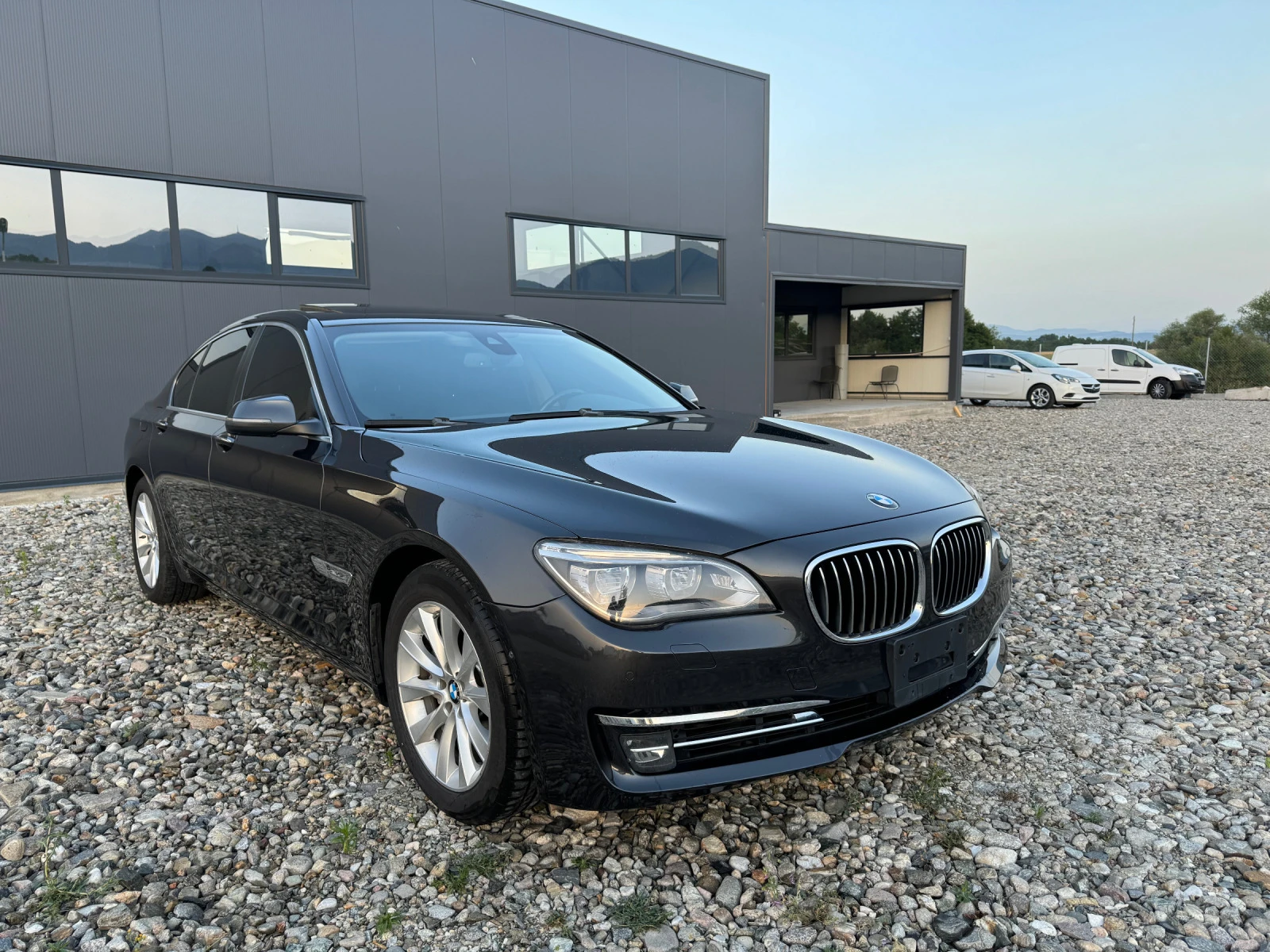 BMW 740  - изображение 8