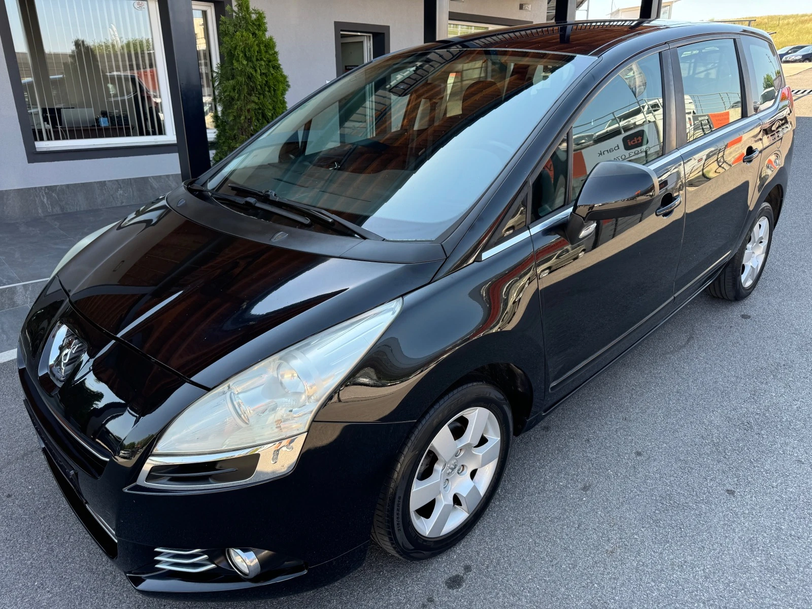 Peugeot 5008 1.6I НОВ ВНОС  - изображение 9