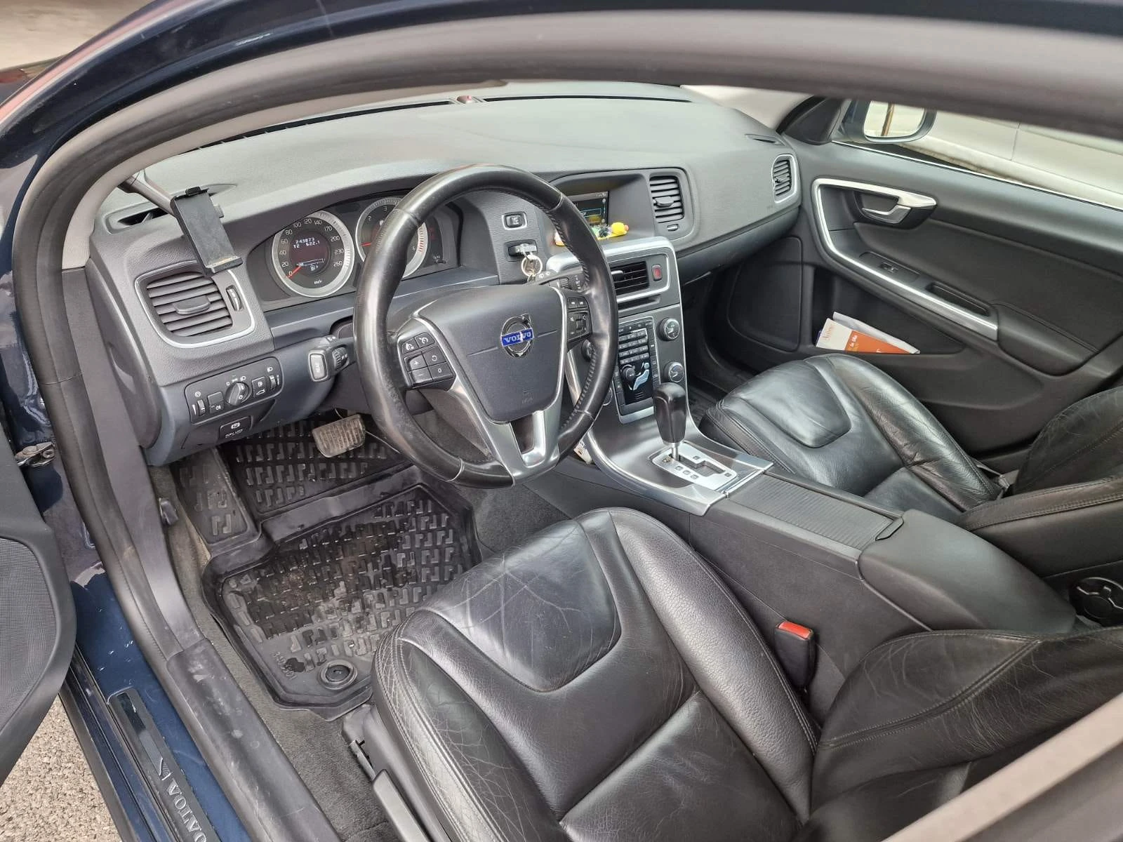 Volvo V60 2.4 D5 AWD - изображение 6