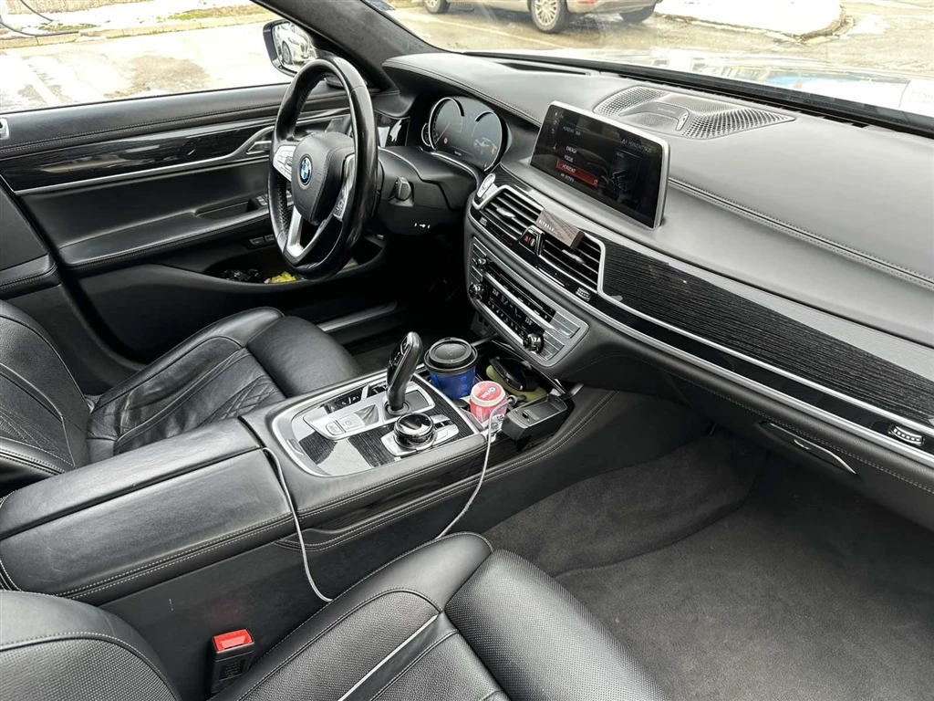 BMW 750 xDrive - изображение 8
