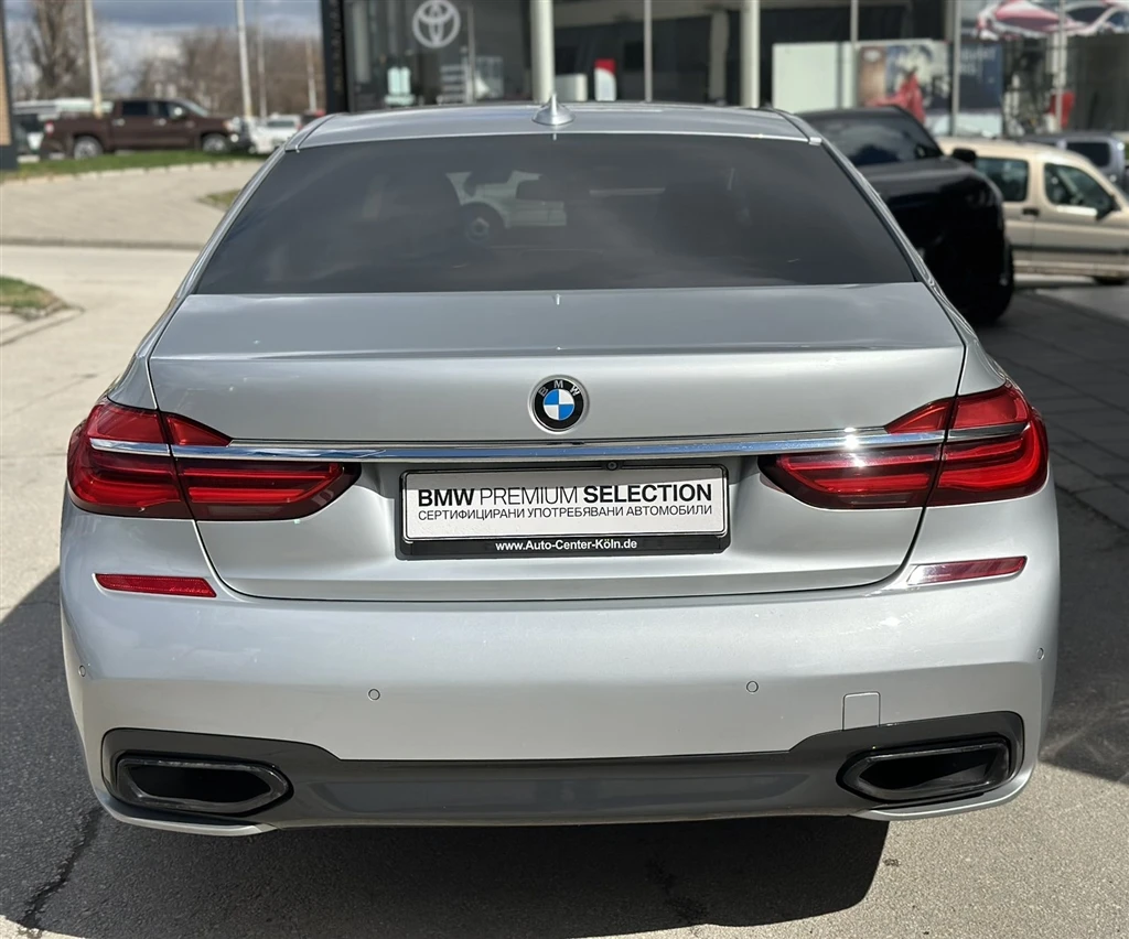 BMW 750 xDrive, снимка 17 - Автомобили и джипове - 53274915