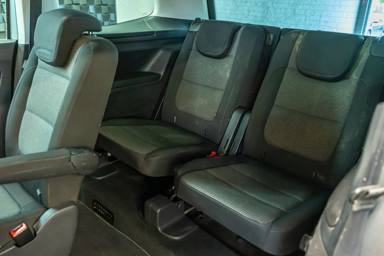 VW Sharan 2.0 TDI, снимка 16 - Автомобили и джипове - 54409580